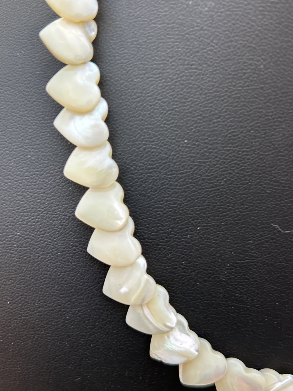 Vintage White Mother-of-Pearl Heart Bead Choker Necklace - Picture 4 of 8